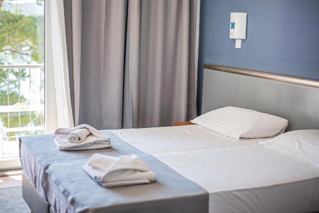Hotel Lumbarda Luaran gambar