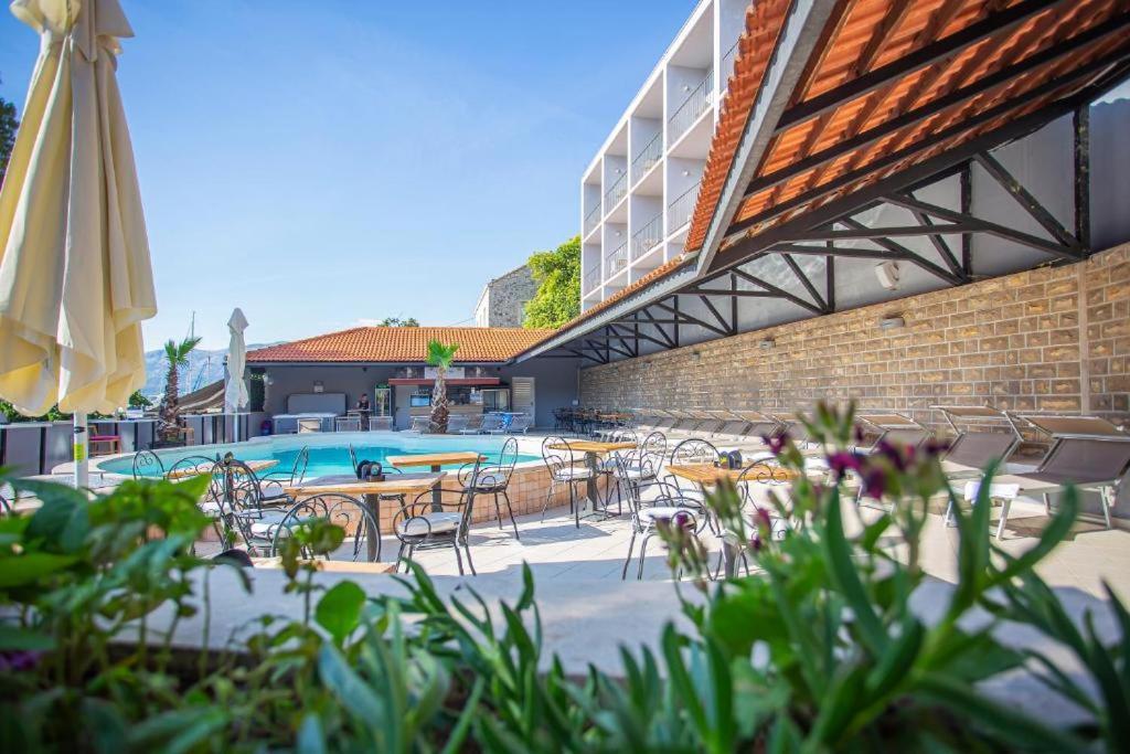 Hotel Lumbarda Luaran gambar