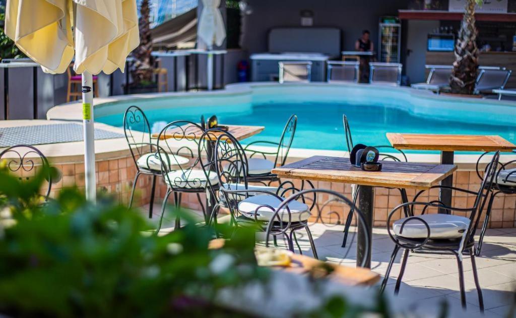 Hotel Lumbarda Luaran gambar
