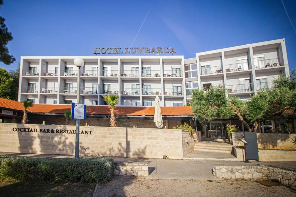 Hotel Lumbarda Luaran gambar