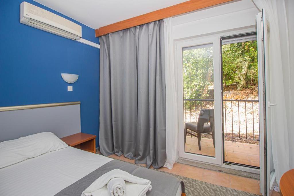 Hotel Lumbarda Luaran gambar