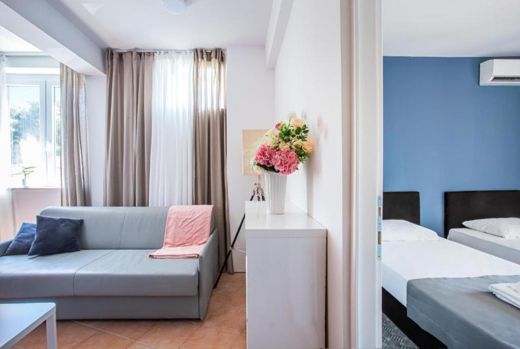 Hotel Lumbarda Luaran gambar